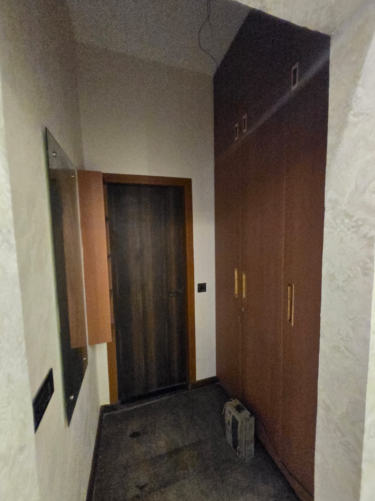 Entryway Fluted Panel With Mirror