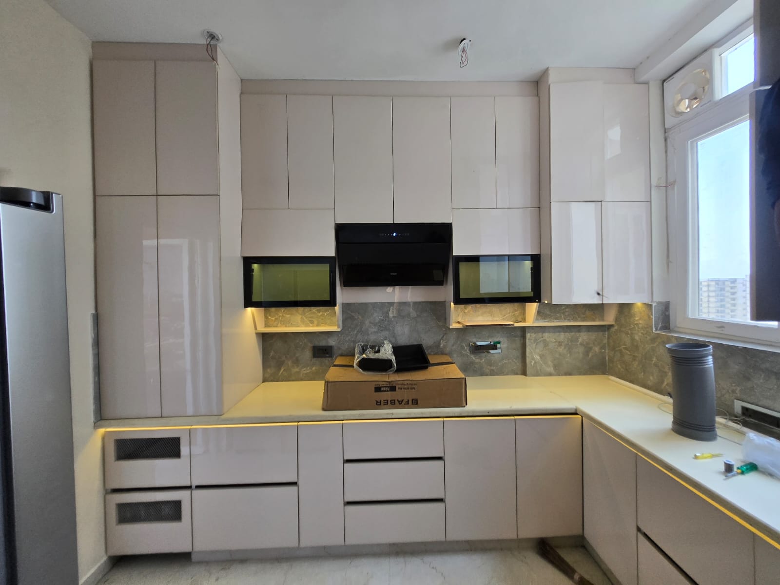 Modern Kitchen Cream Cabinets