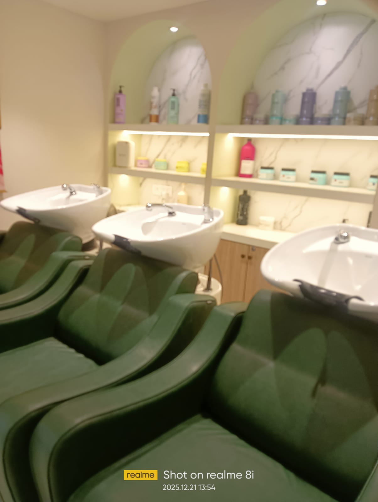 Hair Spa Shampoo Lounge