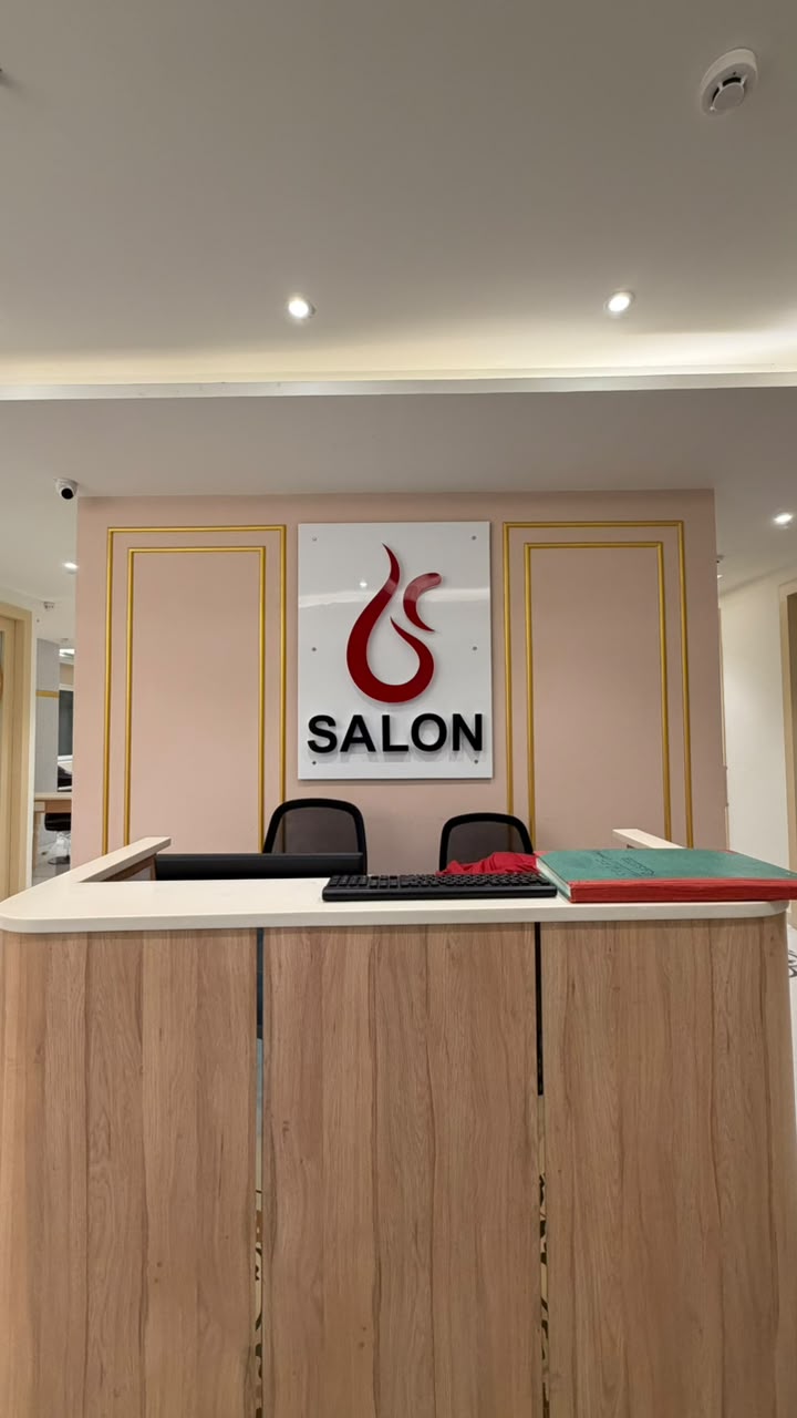 23. Salon Reception